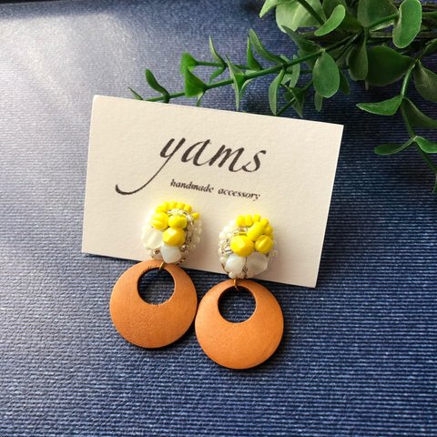 ビーズ刺繍ピアス▷イエロー、ウッド