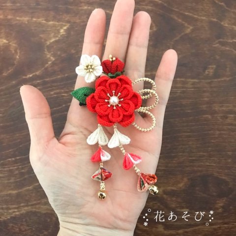 紅白花とゴールドのベビーヘアクリップ ♡１００日祝い・初節句