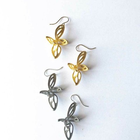 Dancing Butterfly Earrings mini Matsilver ダンシングバタフライピアス　マットシルバー