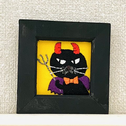 《黒猫 (デビル)》手刺繍  ミニ額