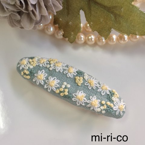 マーガレットとミモザの花刺繍　バレッタ(中)