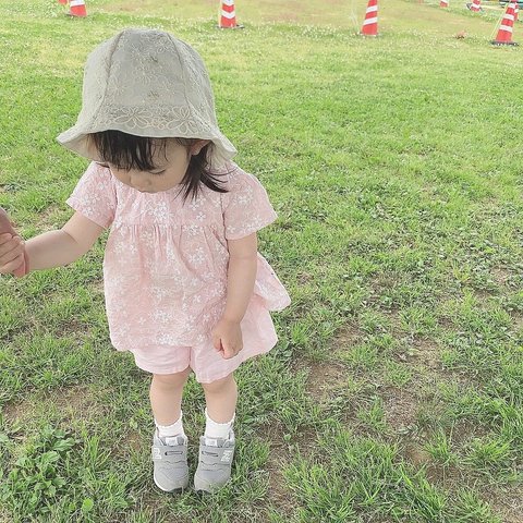 アウトドア　公園　お出かけに　可愛いキッズ帽子　ポニーテールでも窮屈になる事なくかぶれます☺️ 天使の帽子