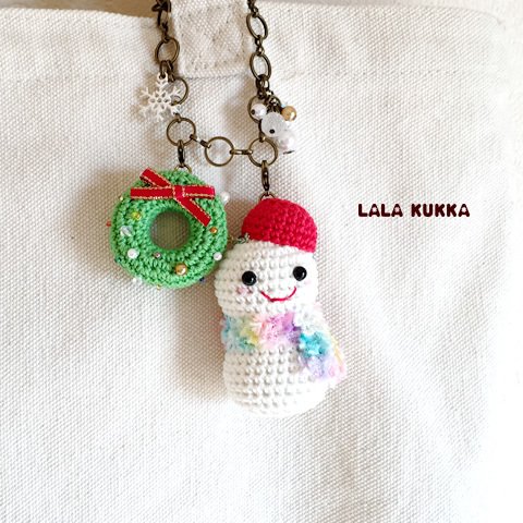 【sold out】Xmas限定☆キュートな雪だるまちゃんとリースのあみぐるみバッグチャーム（ライトグリーン）