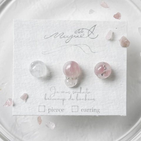 ᴺᴱᵂ𖤐ローズクォーツと水晶のまんまるPierce／earring 金属アレルギー対応 