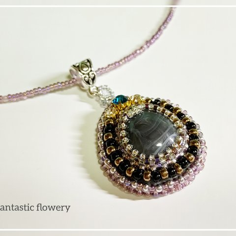 雫型のネックレス ビーズ刺繍 グレー  【fa2-0348】fantastic flowery