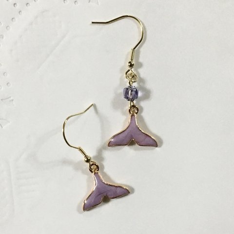 イルカの尾　アシンメトリー ピアス