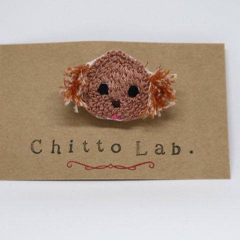 プードルの刺繍ブローチ