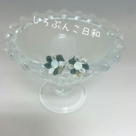 色々な素材の花ピアス