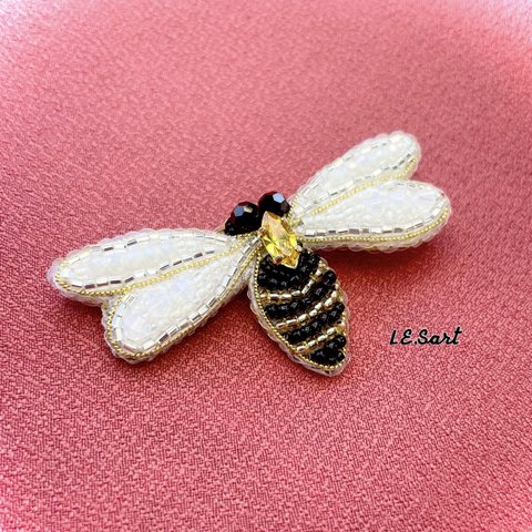 蜂✳︎ 再販 ✳︎ビーズ刺繍ブローチ