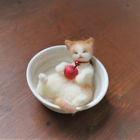 和カップ猫　りんご　Φ10.5cm★全国発送一律４００円