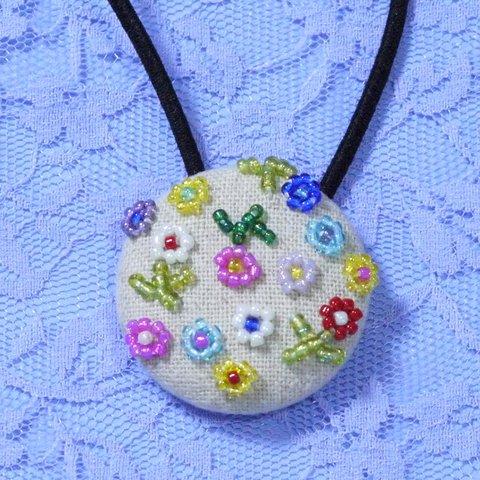 野の花 ❀ ビーズ刺繍 ヘアゴム ＊ くるみボタン