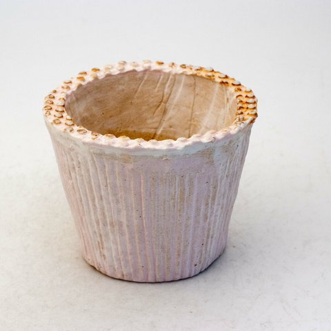 陶器製（2.5号ポット相当）　多肉植物の欲しがる植木鉢 SMSc-3739ピンク