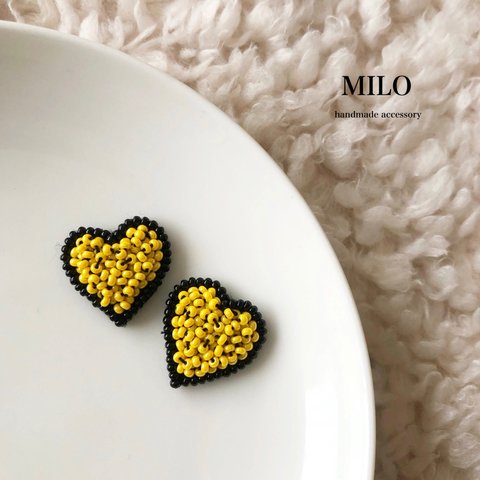 つぶつぶなプチ♡ハート(イエロー×ブラック) ビーズ刺繍ピアス/イヤリング