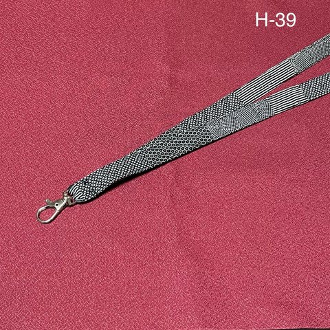 H-39着物リメイク　正絹　江戸小紋　黒　ネックストラップ