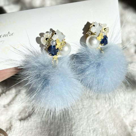 *⋆⸜𝐧𝐞𝐰⸝⋆*ミンクファーのビジュー耳飾り🩵light blue "ミンクファー　ファー　ファーピアス　ピアス"