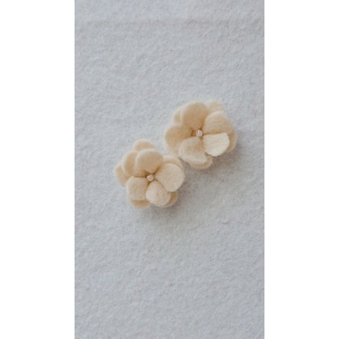 《フェルトフラワー》  ピアス  イヤリング 浴衣 ハンドメイド フェルト アクセサリー 花束 ブーケ 髪飾り  着物