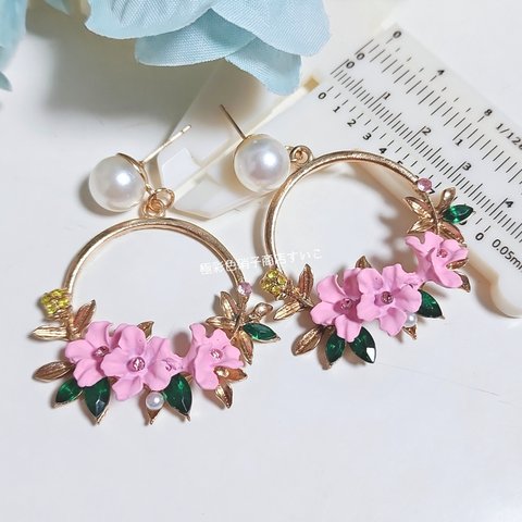 R ピアス：フラワーフープ　桃