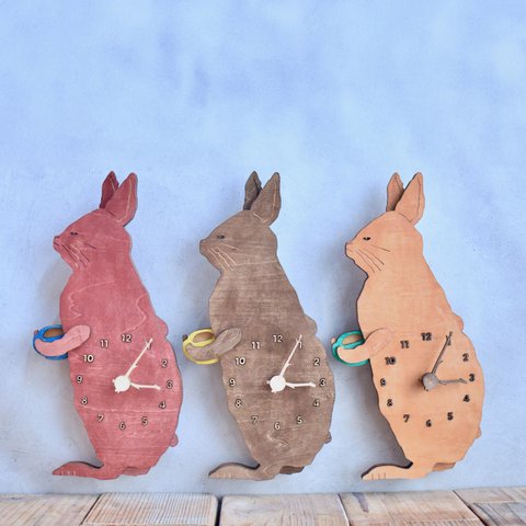 【受注制作】ニホンノウサギがダージリンを嗜む 時計 木製 掛け時計