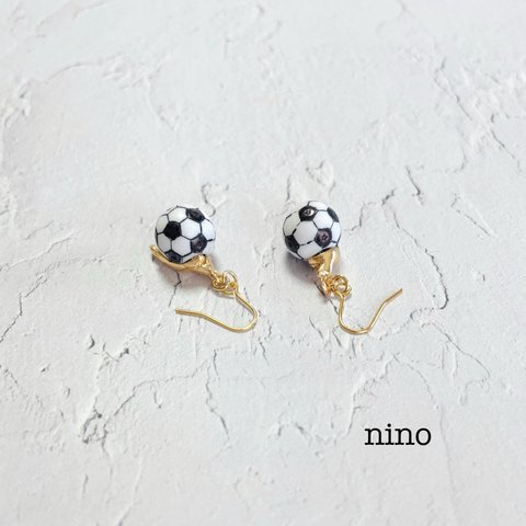 サッカーボール⚽️選べるピアス、イヤリング、マグネットピアス⚽️