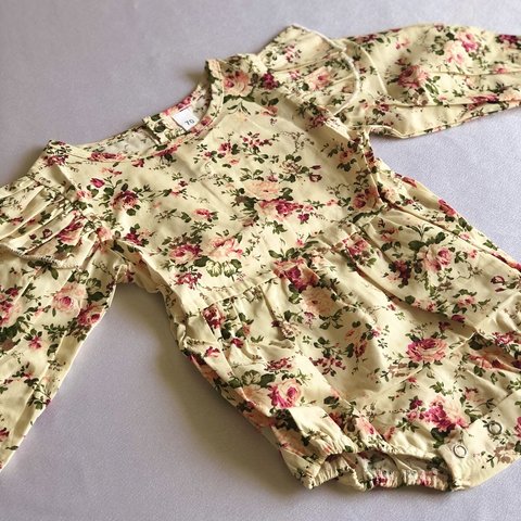 Floral fril rompers　Vintage flower rompers　ビンテージフラワー　お花　花柄　お出かけ　夏服　カバーオール　ロンパース　ベビー　ベビー服 新生児　出産祝い　