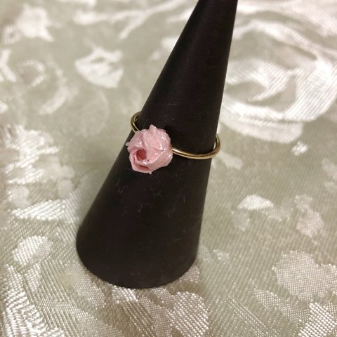 小さい折り紙バラの華奢リング
