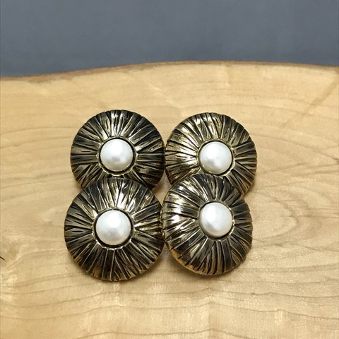 15mm◇4個入◇　ゴールドな軽量ボタン