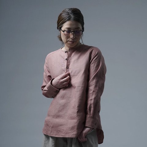 【wafu】【送料無料】Linen Shirt　肩幅が気にならない  ヘンリーネック シャツ /浅緋色(あさあけいろ) t038n-asa2