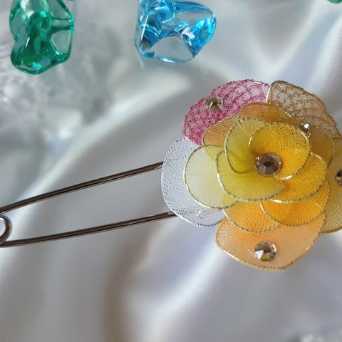 【メッシュフラワー】お花のアクセサリー　お花のコサージュ