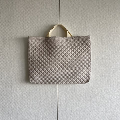 【lesson  bag】優しいベージュカラーギンガムチェックのキルティング生地で作ったレッスンバッグ（ポケットあり）