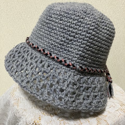 手編みのニット帽子