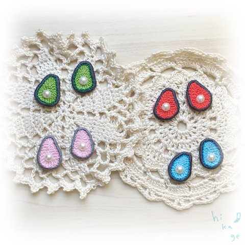 アボカド刺繍ピアスorイヤリング《c.レッド》