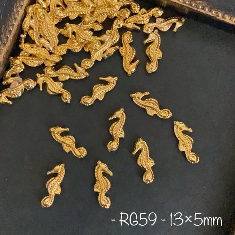 RG59 夏 タツノオトシゴ13×5mm  ゴールド メタルパーツ レジン封入パーツ 10個