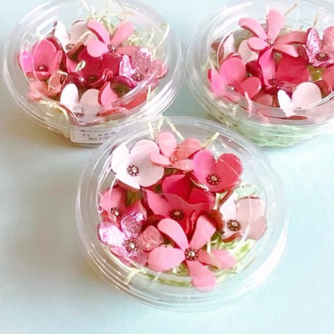 【革の花畑カップ】ピン加工8種の花入りカップ(ピンクカラー)