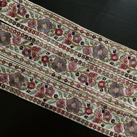 インド刺繍リボン シルク 絹ベージュ 花 エスニック 着物 和柄 バッグ 持ち手 布テープ 髪飾り 和風 アンティーク