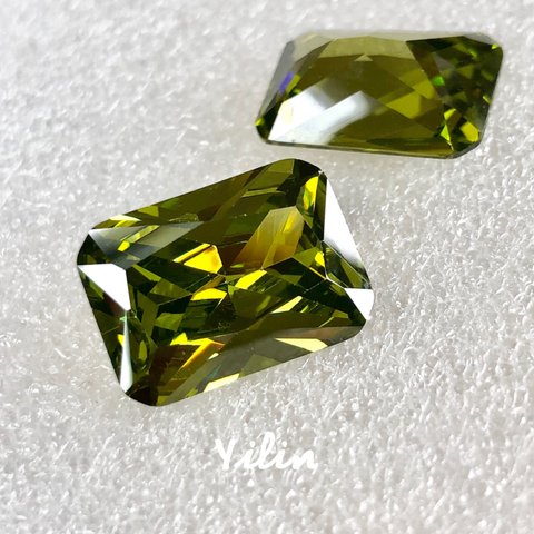 オリーブグリーン☆1個入り☆レイディエントカッ☆13x18mm☆A級ジルコニアキュービックジルコニア☆裸石•ルース