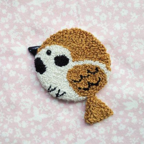 雀の刺繍ブローチ　スズメ　すずめ