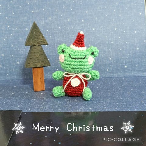 【送料無料】サンタ服を着たかえるのあみぐるみ♡　　　　　　　　　　　　クリスマス　編みぐるみ