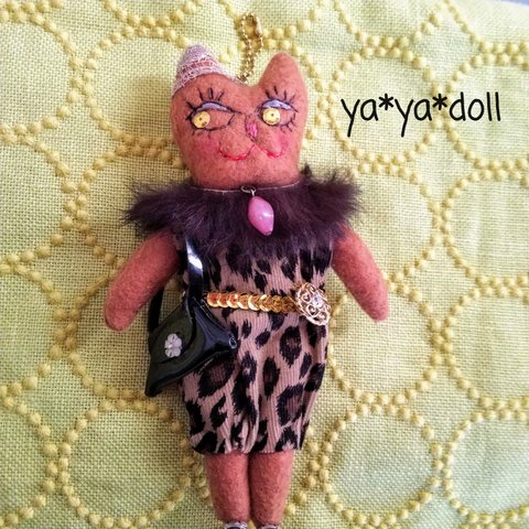 猫人形ストラップ　チャーム　茶マダム　猫雑貨　ya*ya*doll