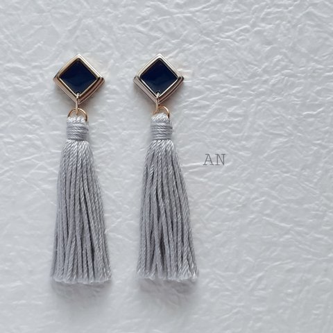 ネイビーカボション×タッセルピアス　クリップ/ノンホールピアス