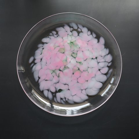 桜の花舞う　宙吹きガラス皿　ピンク　280ｍｍ　ガラスプレート