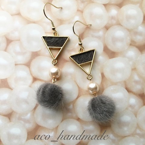 グレーファーチャームにパール✨グレーファーのポンポン✨冬ピアス/イヤリング