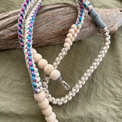 Wood ballとパラコードのストラップ　beige×turquoise pink