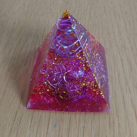 ピラミッド形オルゴナイト