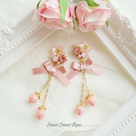 【再販】Flower bijou & Pink Small Strawberry  イヤリング/ピアス/花/ビジュー/いちご/リボン/スワロ/キラキラ
