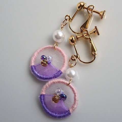 パンジー  (ピンク×パープル) オーガンジー刺繍 ( イヤリング or ピアス )