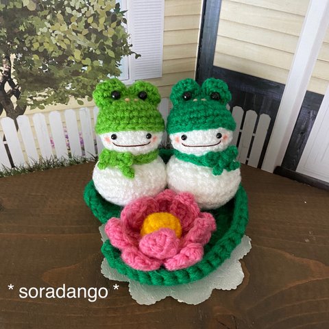 ✨受注　仲良し🐸雪だるまちゃんと蓮の花