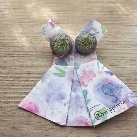 押し花カボション  イヤリング グレー