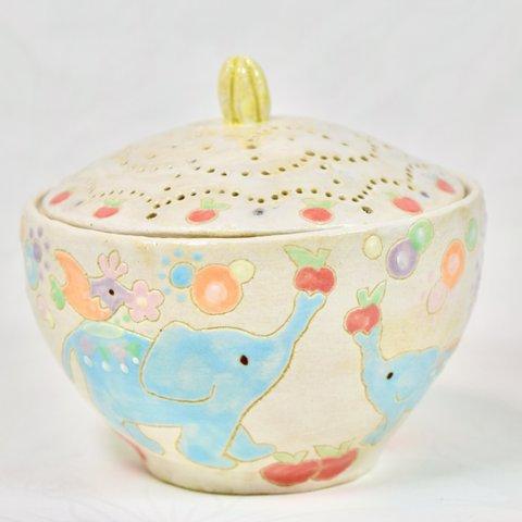 りんご好きなゾウさんと鳥さん蓋つき器