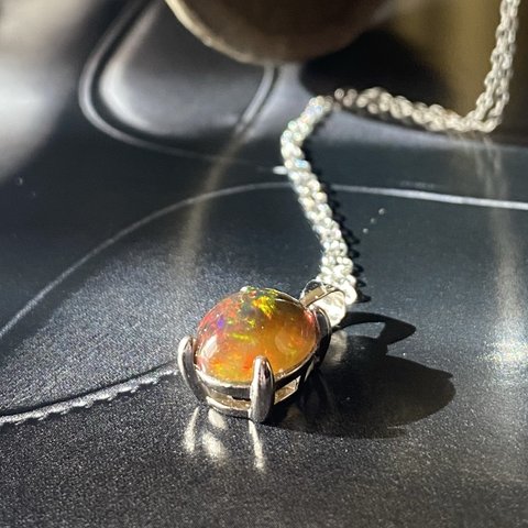 オパール🌈ブラックオパールのネックレス🌈🐝✨ カンテラオパール　リング　指輪ギフト　アクセサリー　ファッション　天然石　ペンダント　ネックレス　フリーサイズリング