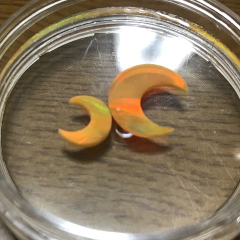 1cm月 オレンジ ハイオパカット ハイブリッドオパールのカット品